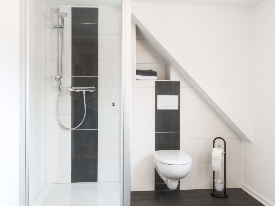 Badezimmer im dachgeschoss bauen: badezimmer spiegelschrank selber ...