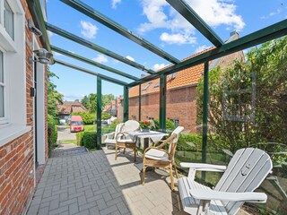 eigene Terrasse mit Windschutz