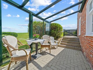 eigene Terrasse mit Windschutz