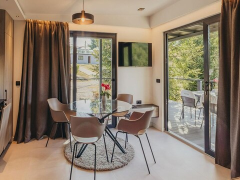 Holiday house Luxury Forest Retreat with Pool Access