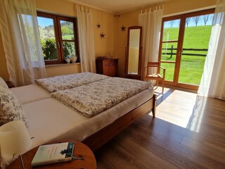 Schlafzimmer 1 mit Doppelbett