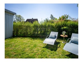 Chillen im eingezäunten Garten