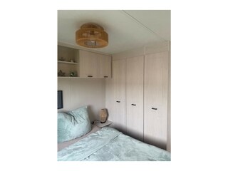 Großer Kleiderschrank
