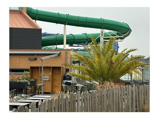 Schwimmbad außen Rutschen