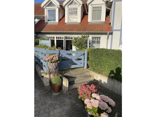 Terrasse mit eigenem Zugang zur Promenade