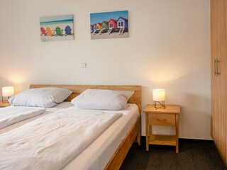 Schlafzimmer mit Doppelbett...
