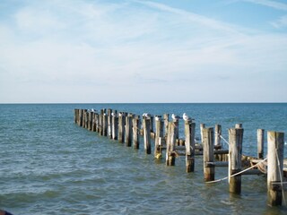 Alter Bootsanleger am Strand