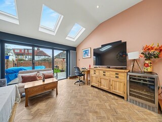 Holiday house Feltham Features 2