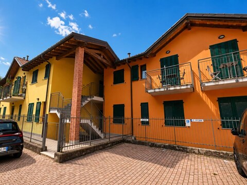 Vakantiehuis Prachtig appartement met zwembad en uitzicht op het meer