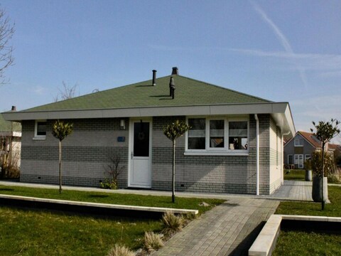 Vakantiehuis Luxe villa met 3 slaapkamers aan het water