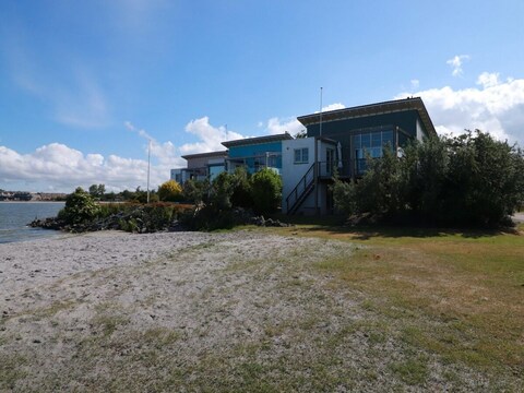 Vakantiehuis Luxe vrijstaande villa vlakbij het strand