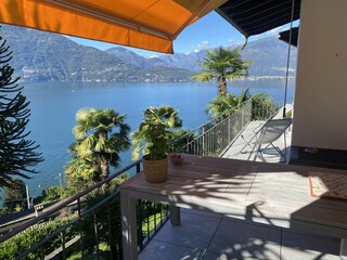 Ein Balkon über dem Laggo Maggiore