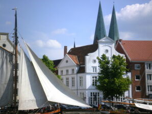 Holiday apartment warehouse loft at historic port - Lübeck Old Town - image1