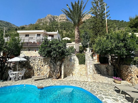 Villa in Castellammare nahe Guidaloca Bucht