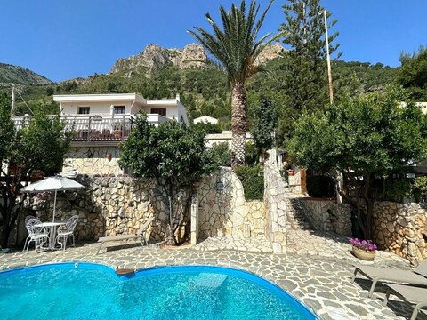 Vakantiehuis Charmant vakantiehuis vlakbij zee