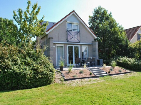 Vakantiehuis Bungalow aan het water in Makkum met steiger