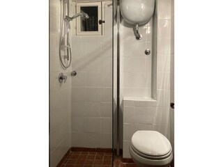 Dusche und WC