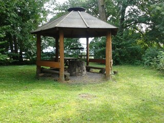 Grillhütte im Garten