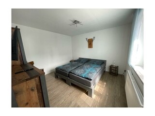 Schlafzimmer mit Doppelbett