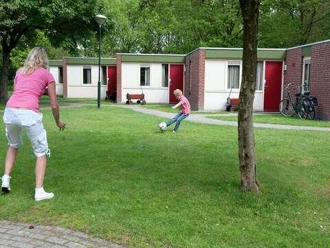 Vakantiepark Bungalow in Nederland met Tuinterras