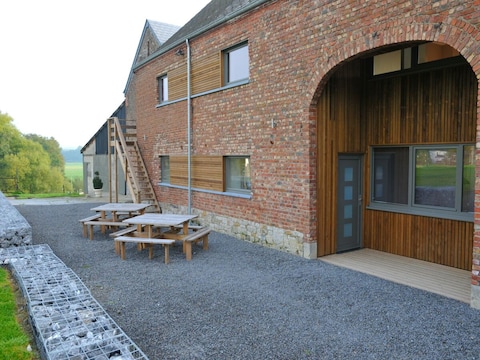 Ferienhaus in Somme-Leuze mit Sauna & Garten