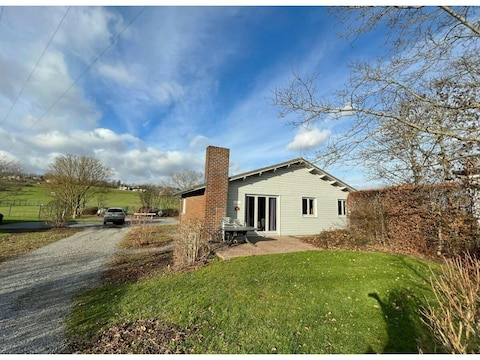 Bungalow Ferienhaus in Somme-Leuze mit Garten