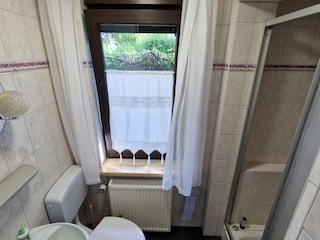 Bathroom (Ground-floor)