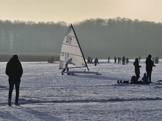 Frozen Lake Gudelack