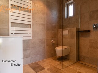Badezimmer ensuite Hauptschlafzimmer