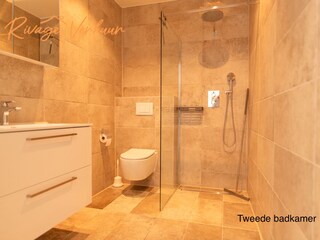 Zweites Badezimmer im Erdgeschoss