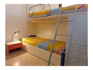 Schlafzimmer mit etagenbett und Ausziehbett (3 Schlafpl