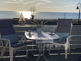 … Frühstück / Mittag / Abendbrot mit Block auf`s Meer