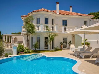 Villa Mandola - Pool area