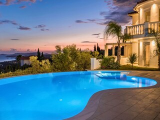 Villa Mandola - Sonnenuntergang am Pool