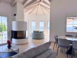 Villa Mandola - Wohnzimmer mit Lounge-Ecke