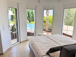 Villa Mandola - Bedroom with garden and sea view