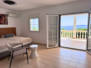 Villa Mandola - Bedroom 3 with lovely sea view