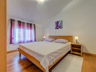 Apartment Kastel Kambelovac Features 9