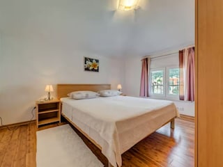 Apartment Kastel Kambelovac Features 10