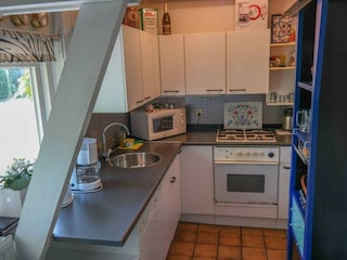 Holiday house Oostmahorn Kitchen 22