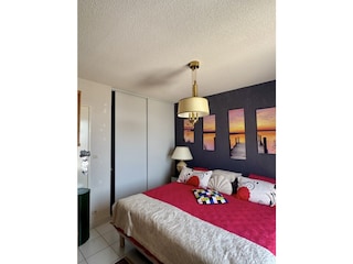 Schlafzimmer mit Doppelbett