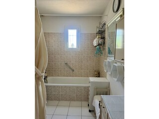 Badezimmer mit Badewanne