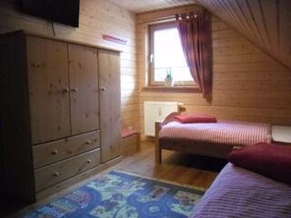 Schlafzimmer 2 mit Flachbild-DVD