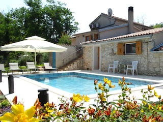 Neuer Pool 2025 und Liegefläche