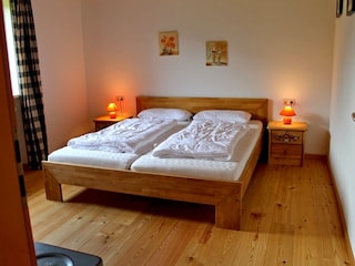 Schlafzimmer 1