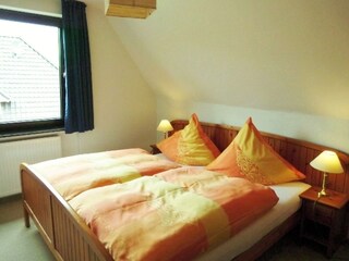 Schlafzimmer mit Doppelbett
