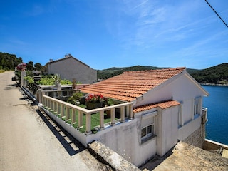 Apartment Povlja Außenaufnahme 3