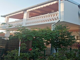 Appartement Pirovac Buitenaudio-opname 8