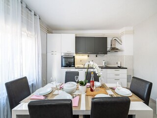 Villa Gornji Poličnik Características 12