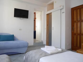 Apartment Dugi Rat Features 9